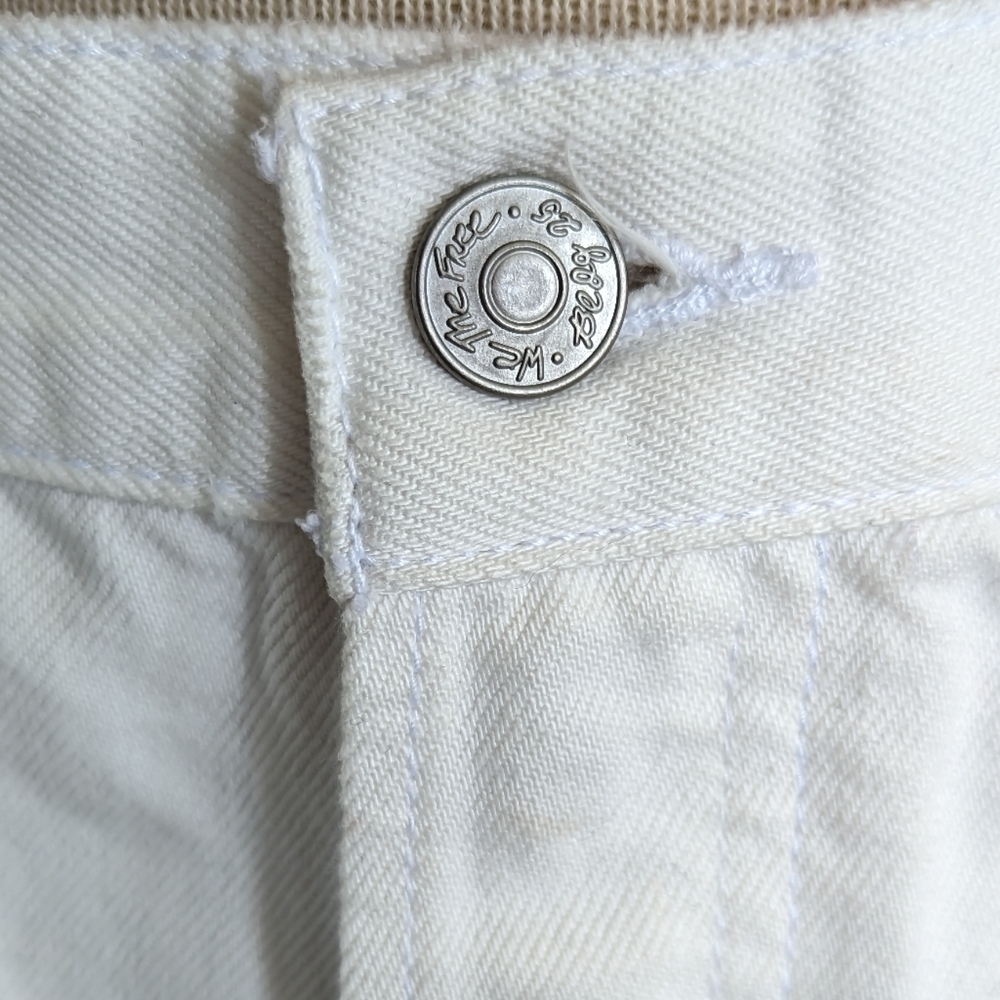 We the Free Good Vibrations High Rise Distressed Denim Shorts in White Sz 31 NWT - Picture 4 of 10